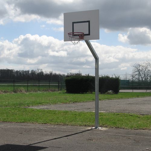 But de basket de rue galvanisé et plastifié - 2, 60m - panneau 1/2 lune - scellement direct