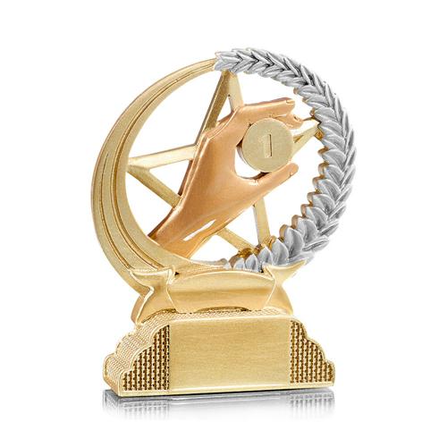 Trophée hockey or - résine 13cm. Trophée hockey or - résine 13cm.