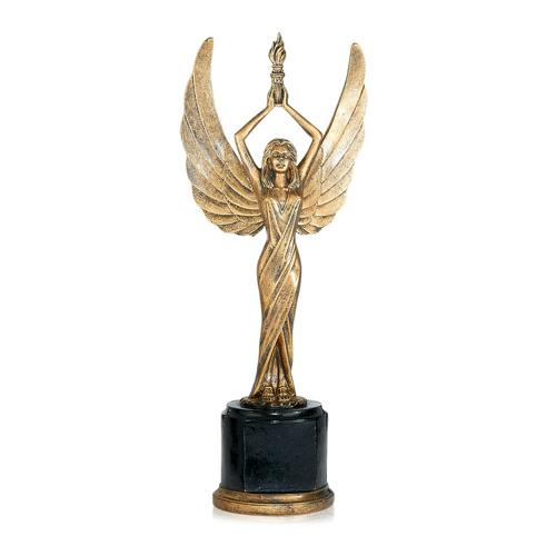 Trophée victoire cuivrée résine - 36cm. Trophée victoire cuivrée résine - 36cm.